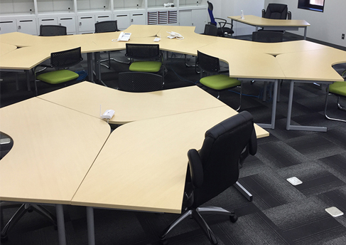 L字デスクで多様なレイアウトが可能