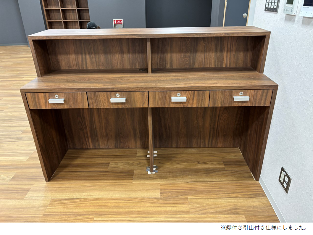2階　受付カウンター　裏面