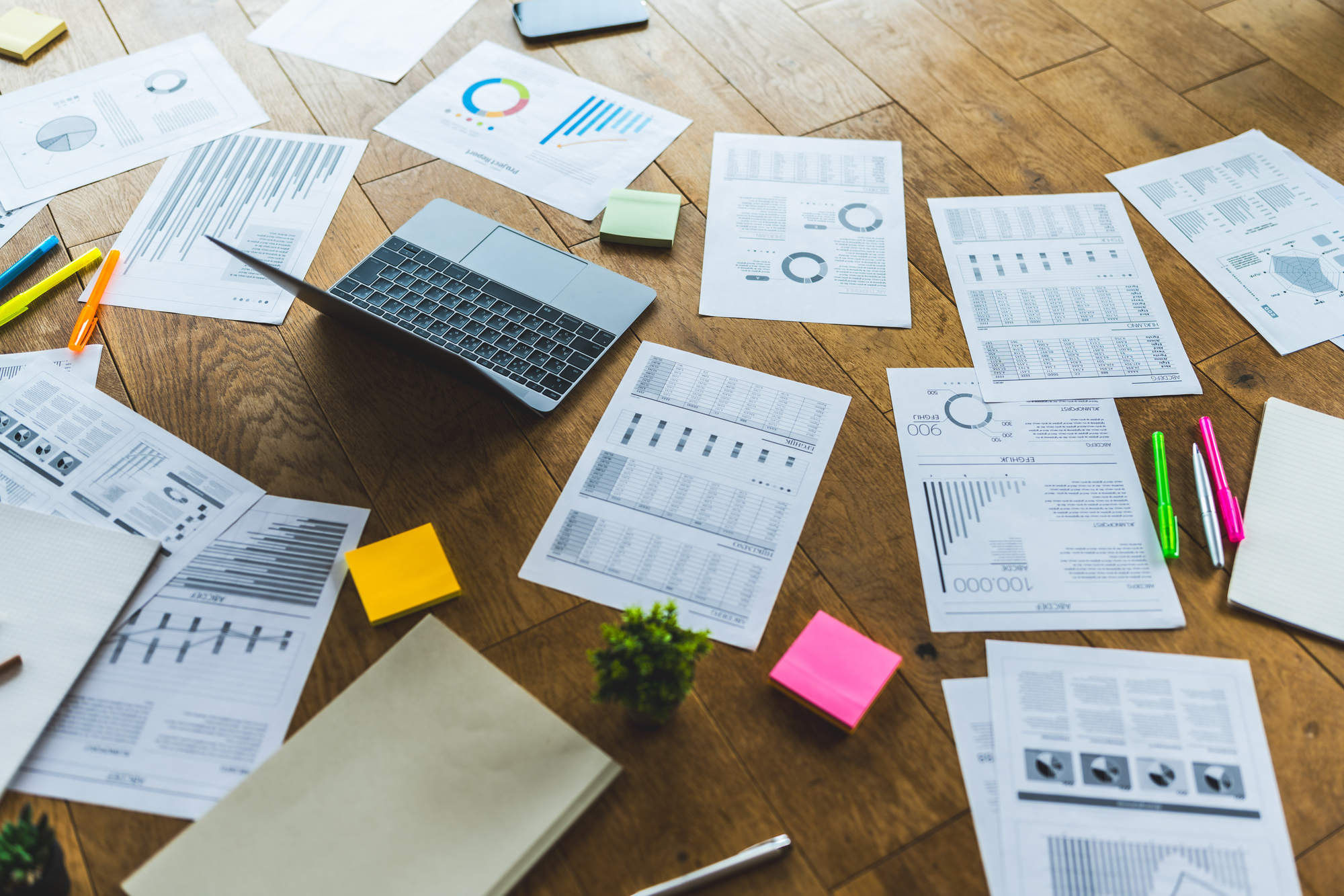 テレワーク時代のオフィスレイアウトとは?フリーアドレスに向くデスクの選び方